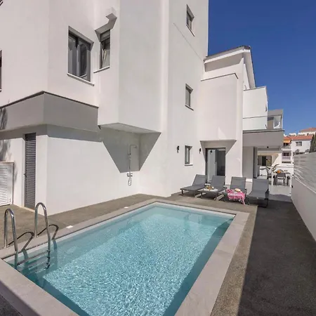 Velora Pool Maisonette * باراليمني