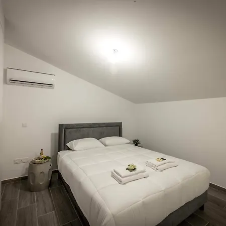 Velora Pool Maisonette شقة باراليمني