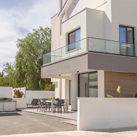 Velora Pool Maisonette *