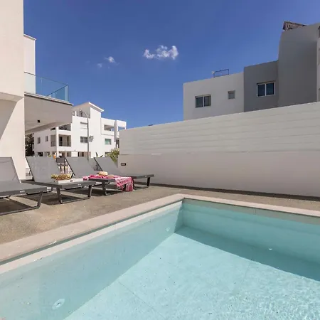 Velora Pool Maisonette باراليمني