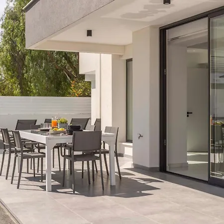 Velora Pool Maisonette * باراليمني