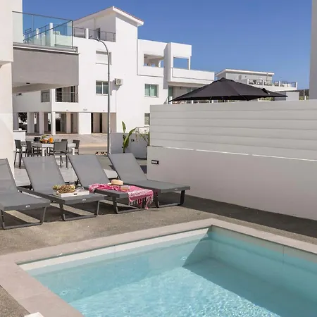 Velora Pool Maisonette شقة *
