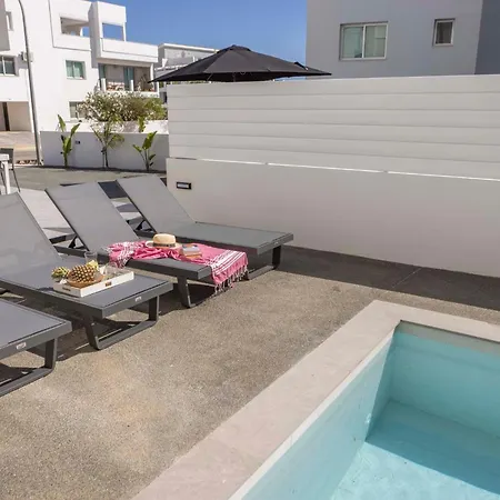 Velora Pool Maisonette شقة