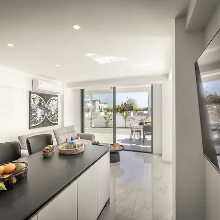Velora Pool Maisonette باراليمني