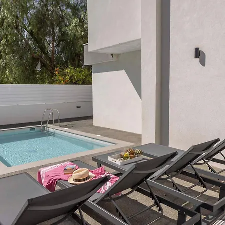 Velora Pool Maisonette * باراليمني