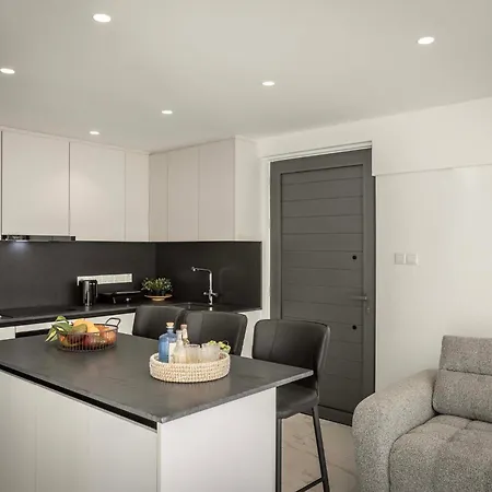 Velora Pool Maisonette باراليمني