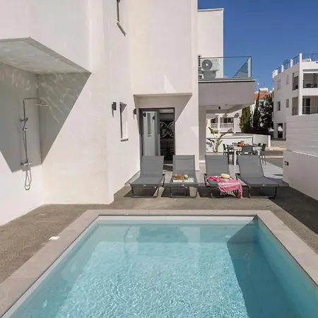 Velora Pool Maisonette شقة باراليمني