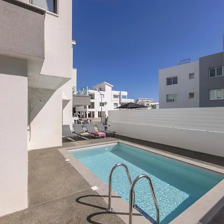 Velora Pool Maisonette باراليمني