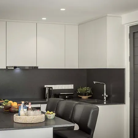 شقة Velora Pool Maisonette باراليمني