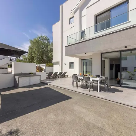 Velora Pool Maisonette * باراليمني
