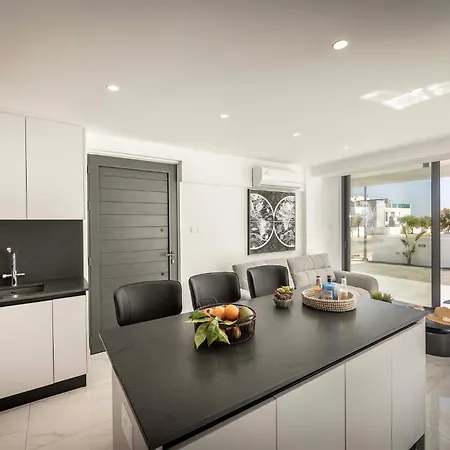 Velora Pool Maisonette شقة باراليمني