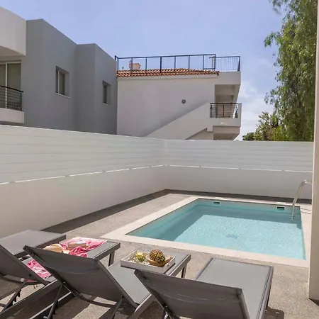 شقة Velora Pool Maisonette باراليمني