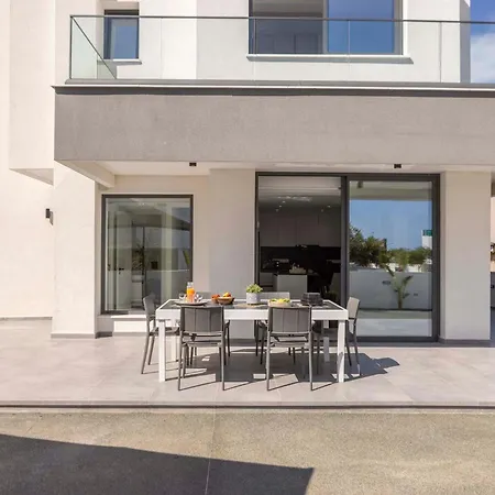 Velora Pool Maisonette Lejlighed