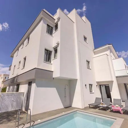 Velora Pool Maisonette شقة باراليمني