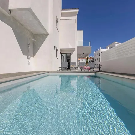 Velora Pool Maisonette شقة باراليمني