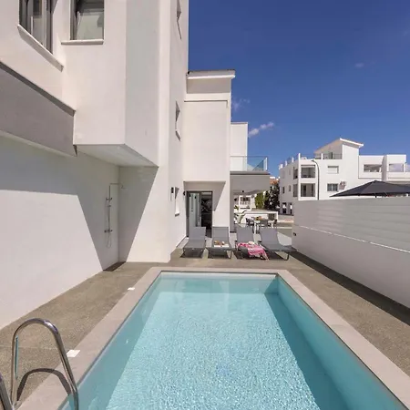Velora Pool Maisonette