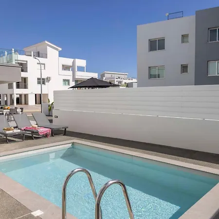 Velora Pool Maisonette شقة