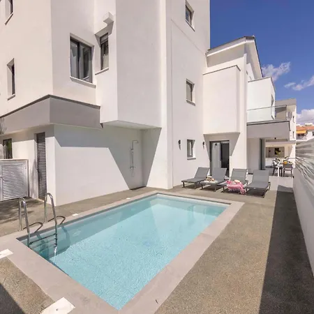 شقة Velora Pool Maisonette باراليمني
