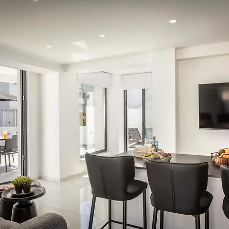 شقة Velora Pool Maisonette باراليمني