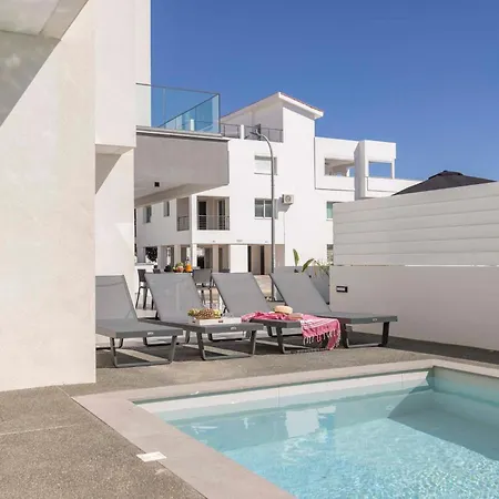 Velora Pool Maisonette شقة باراليمني
